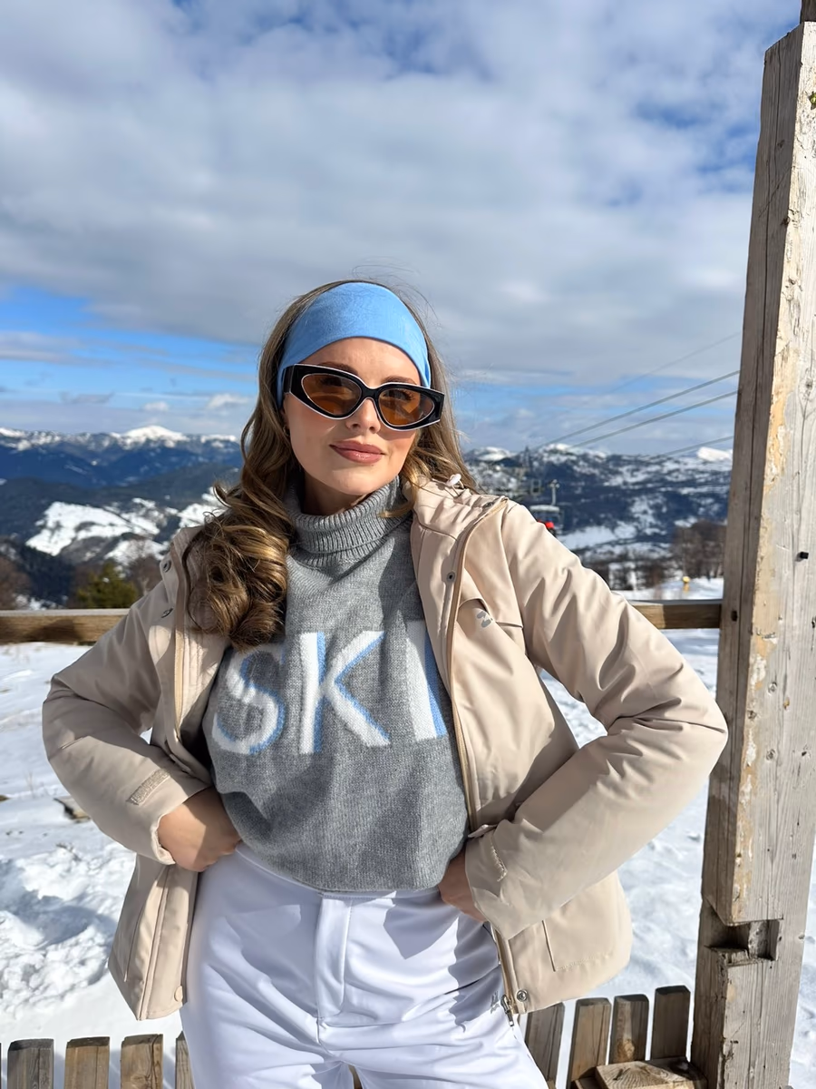 Jessica van Heerden experiencing snow in Bakuriani
